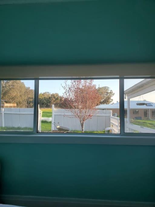 Cosy, historic and affordable entire cottage - 3 bedroom, 2 bathroom - 5kms from Castlemaine, 2kms from Calder