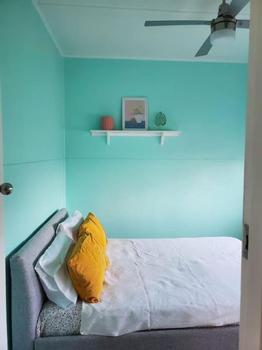 Cosy, historic and affordable entire cottage - 3 bedroom, 2 bathroom - 5kms from Castlemaine, 2kms from Calder
