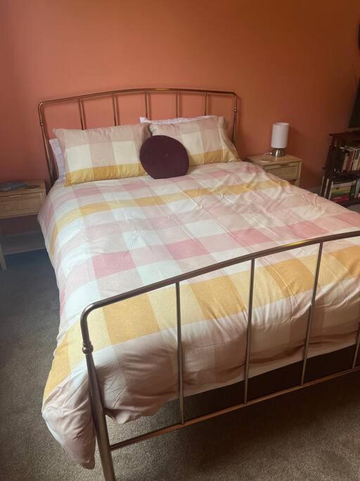 Cosy, historic and affordable entire cottage - 3 bedroom, 2 bathroom - 5kms from Castlemaine, 2kms from Calder