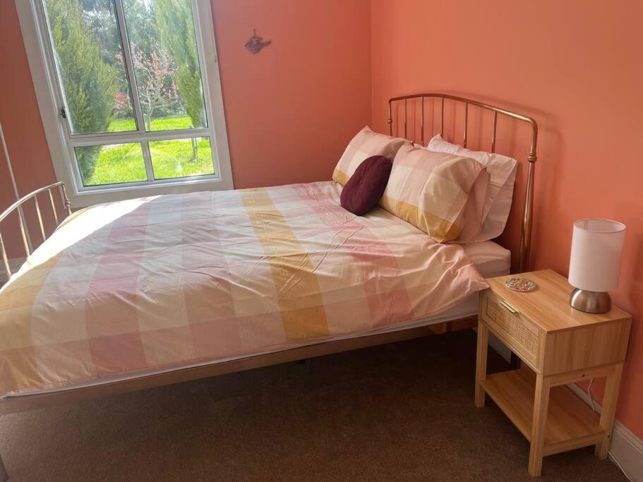 Cosy, historic and affordable entire cottage - 3 bedroom, 2 bathroom - 5kms from Castlemaine, 2kms from Calder