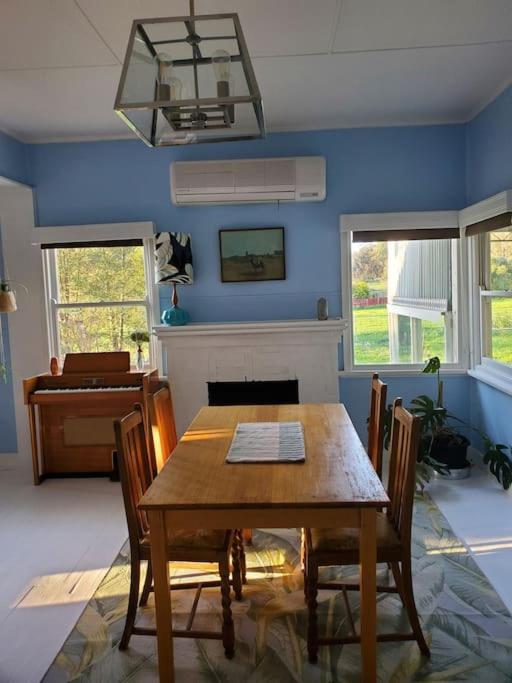 Cosy, historic and affordable entire cottage - 3 bedroom, 2 bathroom - 5kms from Castlemaine, 2kms from Calder
