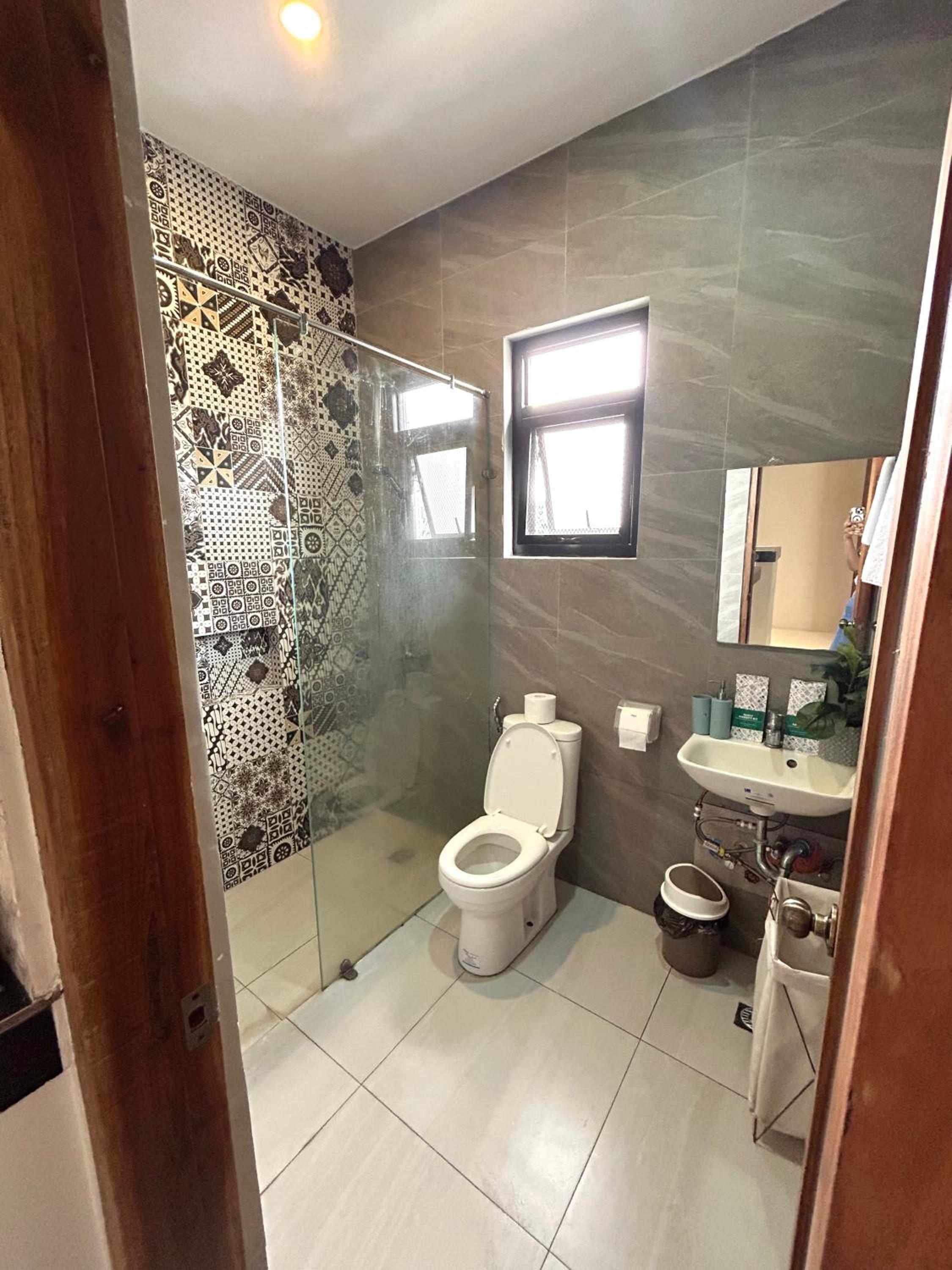Henry residences Apartment Studio type close to SM, Walking St, Airport view 4