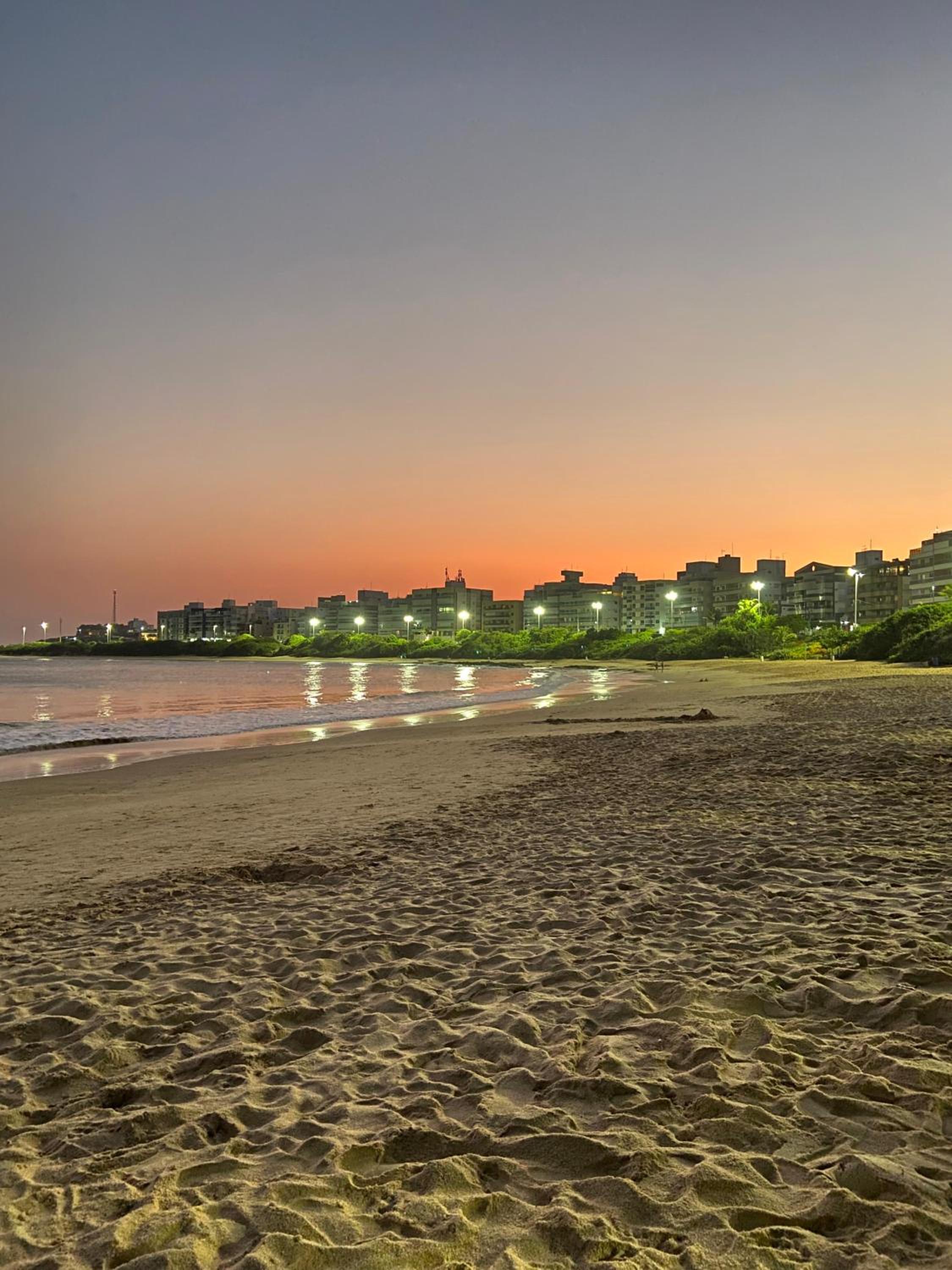 Apartamento peracanga com vista para o mar
