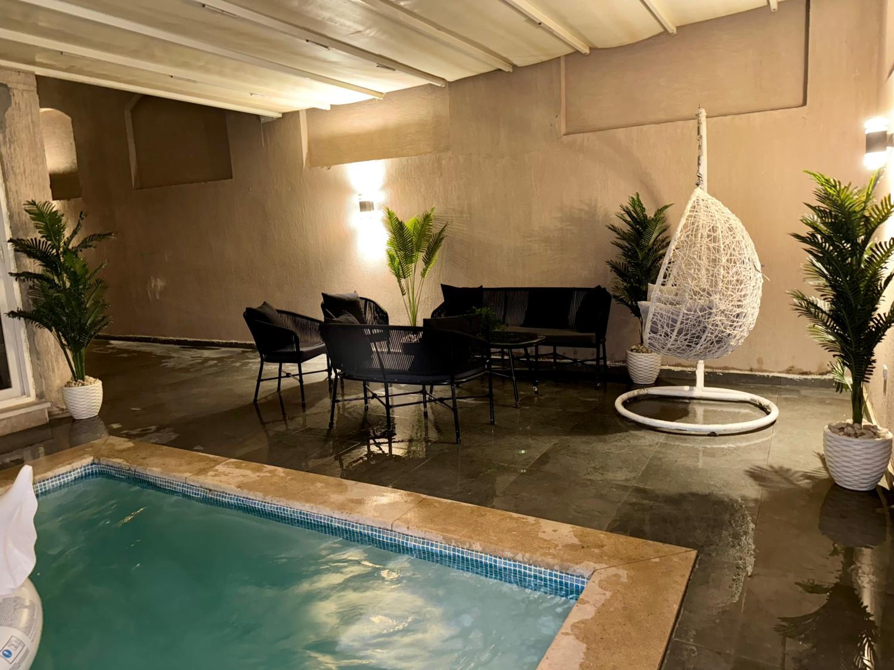 Zayed House & Pool Ⓡ (Coverable Swimming Pool) view 3