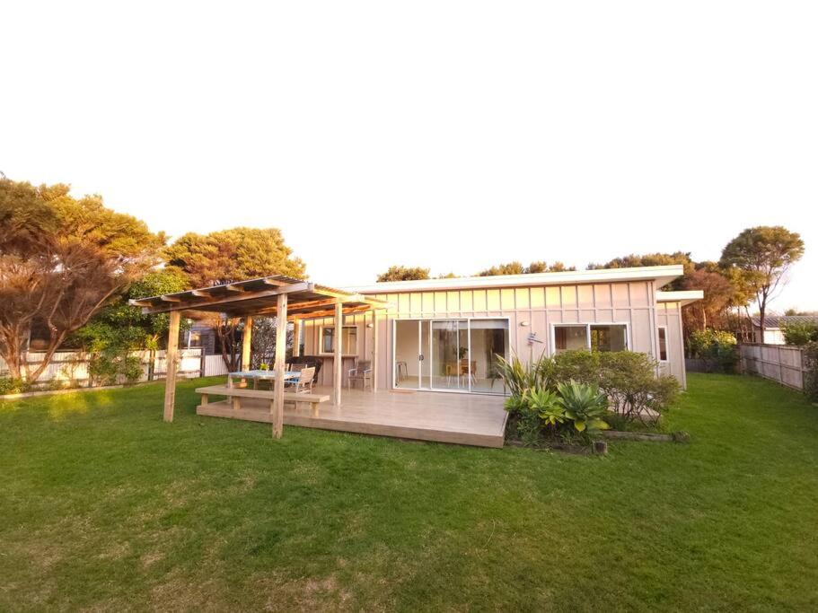 Stylish Seabreeze Getaway view 5