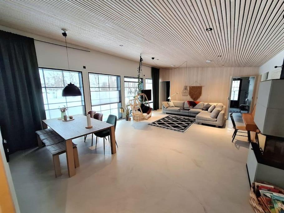 Aurora River House