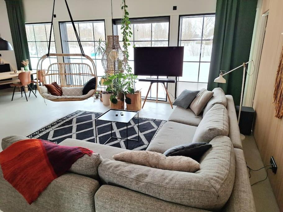 Aurora River House