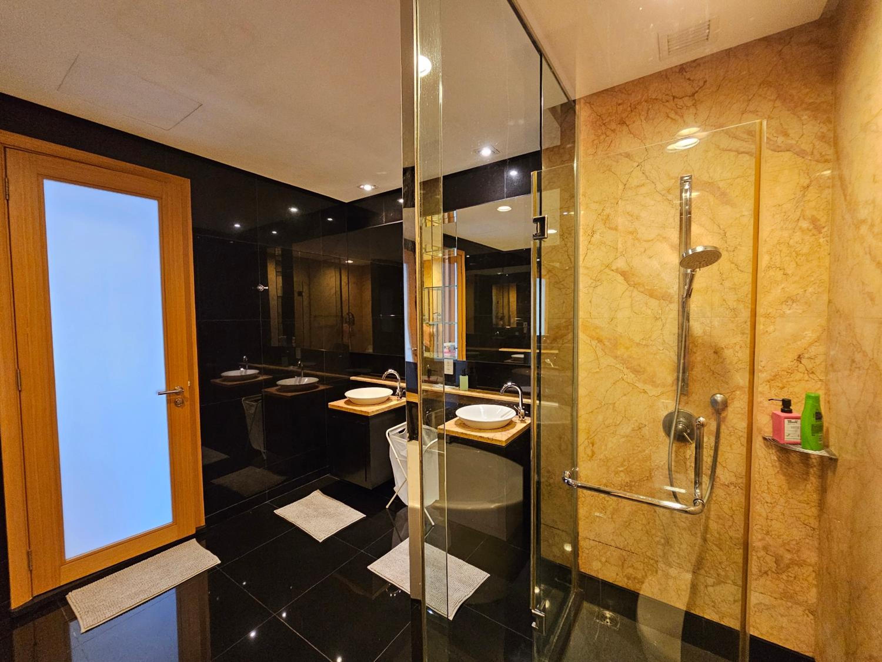 Resort Style Haven 3BR6pax St Mary KLCC Twin Towers View