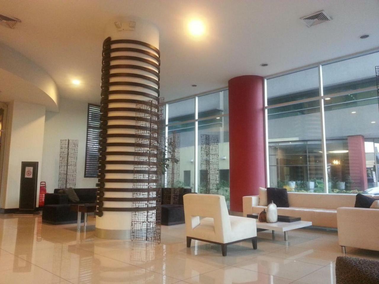 Con servcio de Luz permanente ApartaSuite cerca Mall del Sol