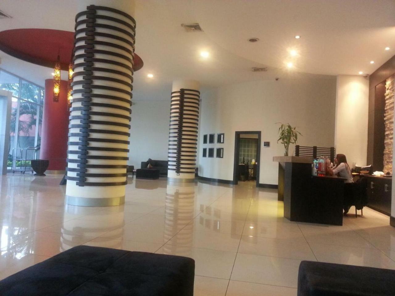 Con servcio de Luz permanente ApartaSuite cerca Mall del Sol