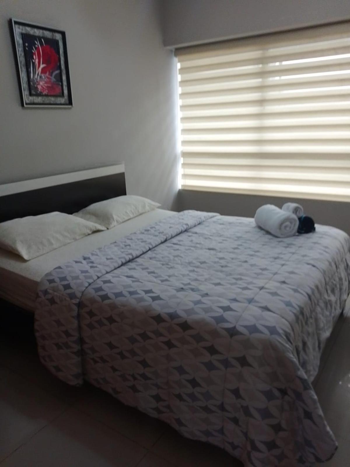 Con servcio de Luz permanente ApartaSuite cerca Mall del Sol
