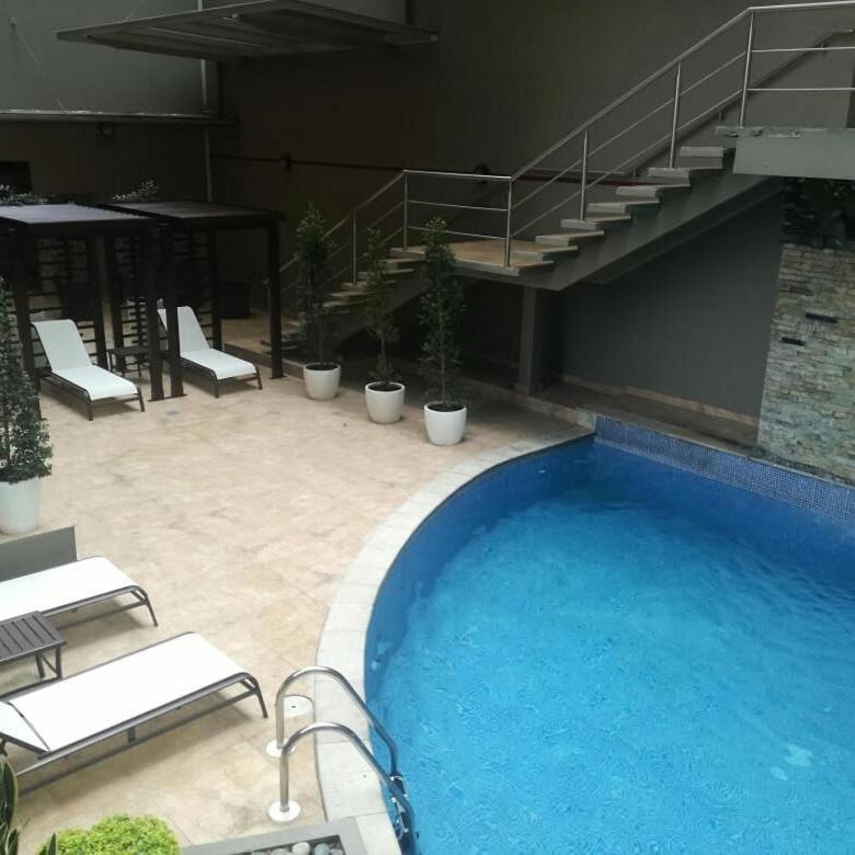 Con servcio de Luz permanente ApartaSuite cerca Mall del Sol