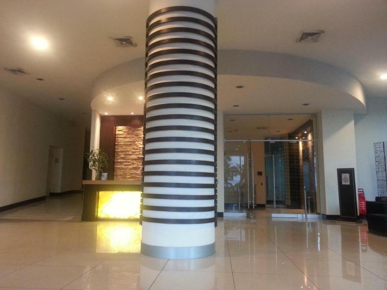 Con servcio de Luz permanente ApartaSuite cerca Mall del Sol