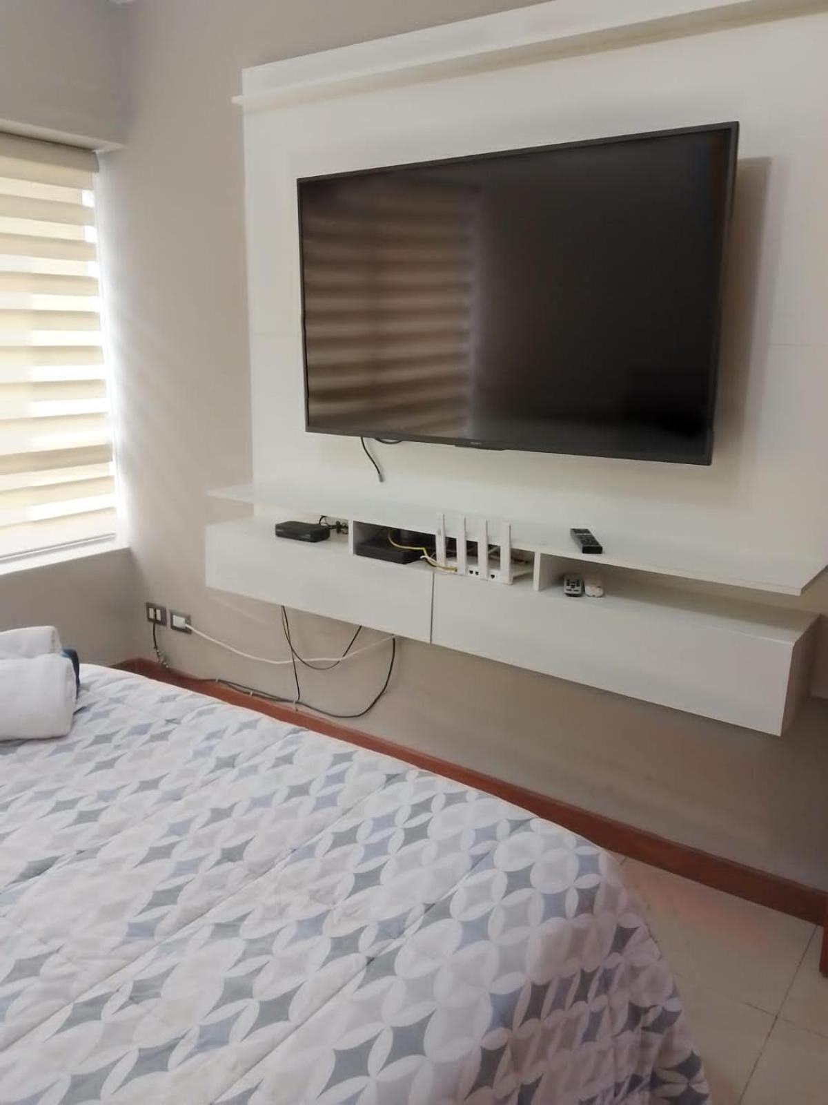 Con servcio de Luz permanente ApartaSuite cerca Mall del Sol