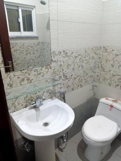 Best Guest house private room for family near islamabad airport and M1 M2 moterway very cheap price view 3