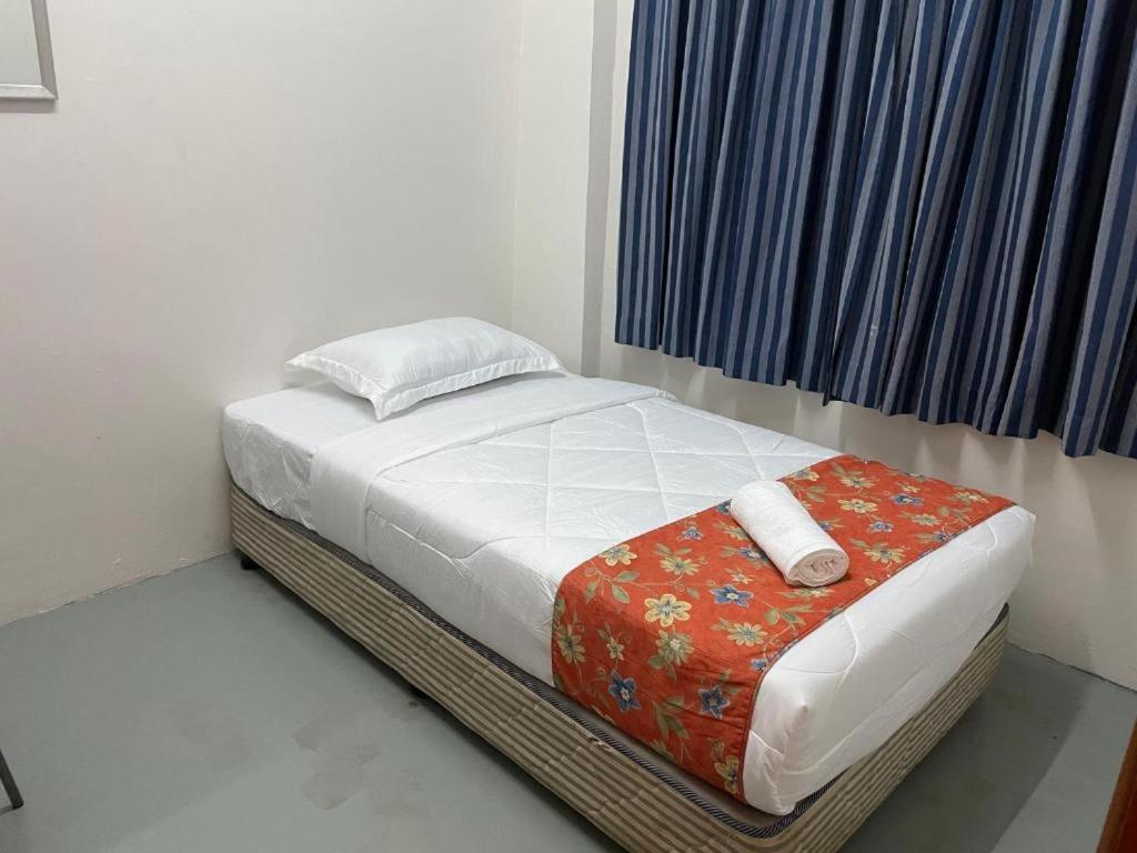 Single Bed Fan Room with Shared Bathroom photo 2