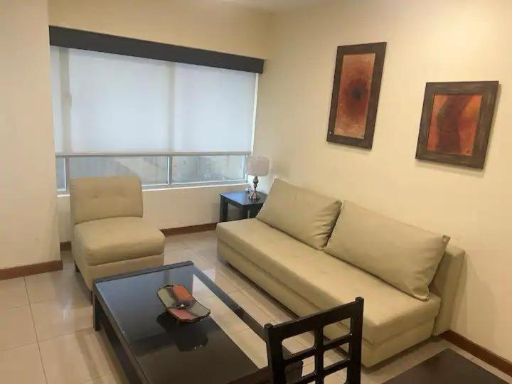 ApartaSuite con luz permanente diagonal Centro de Convenciones Guayaquil