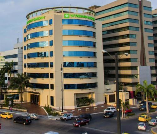 ApartaSuite con luz permanente diagonal Centro de Convenciones Guayaquil