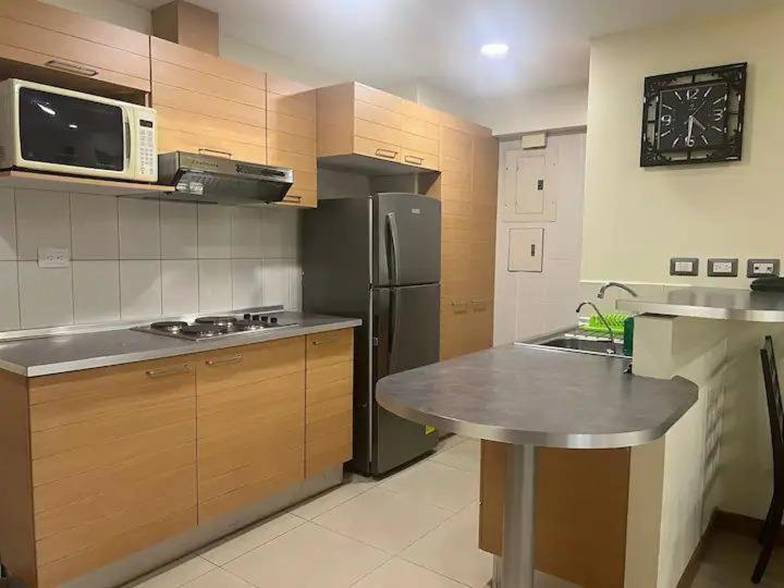 ApartaSuite con luz permanente diagonal Centro de Convenciones Guayaquil