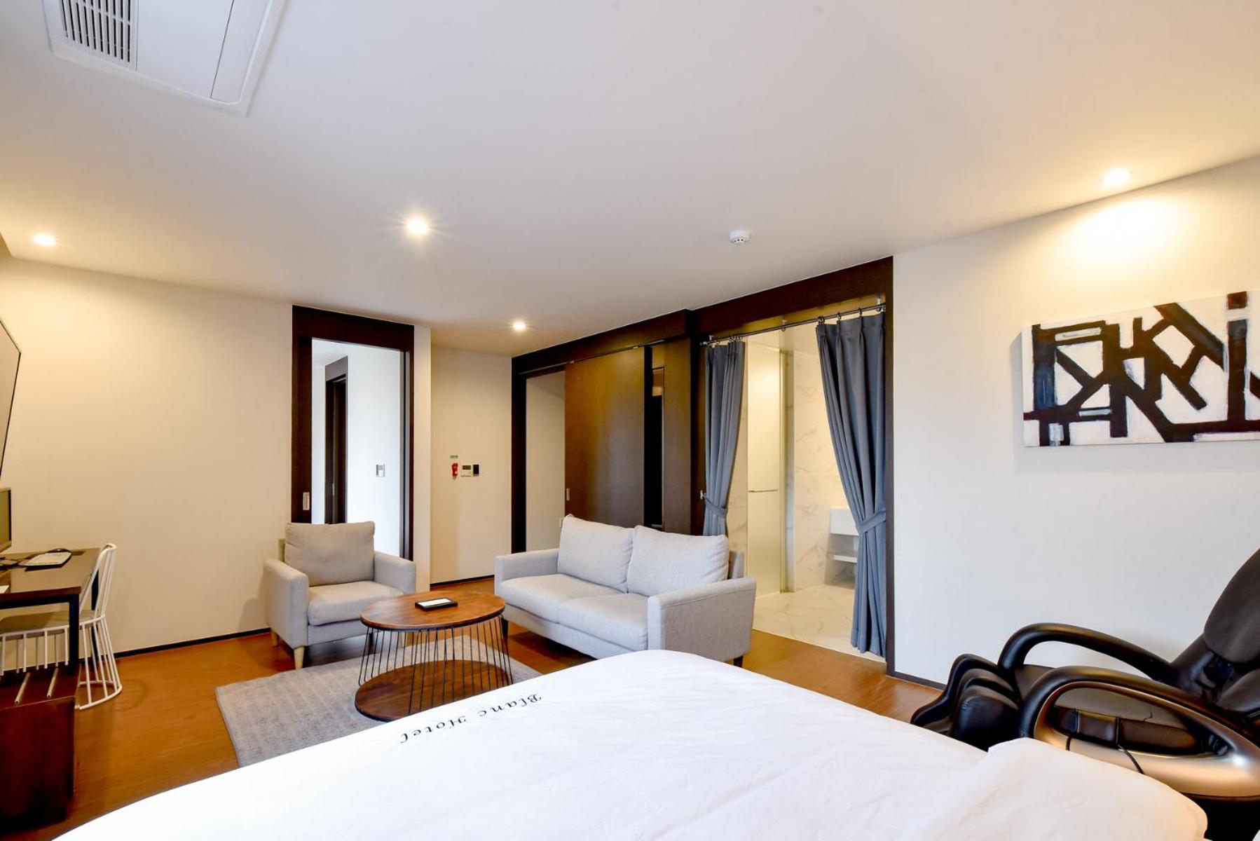 Blanc Business Hotel
