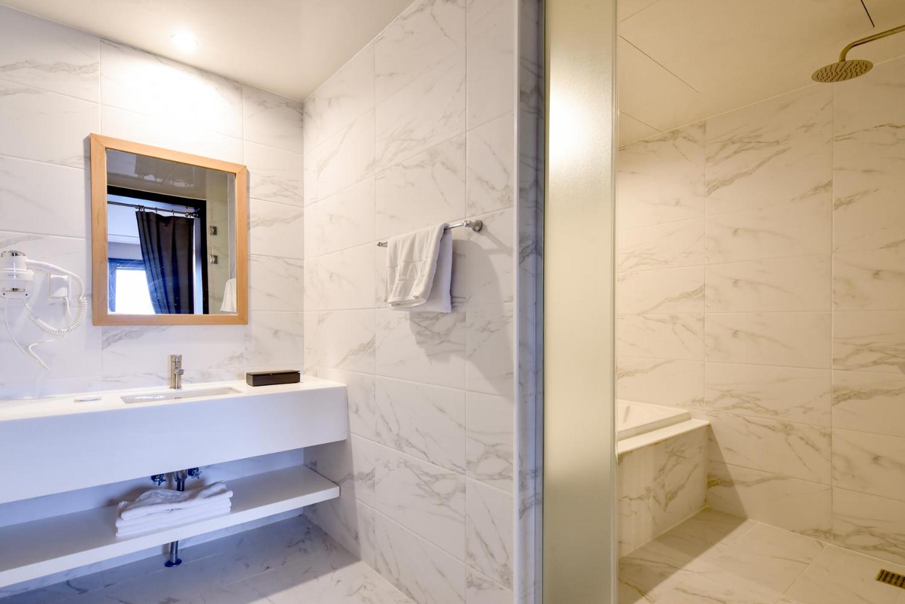 Blanc Business Hotel