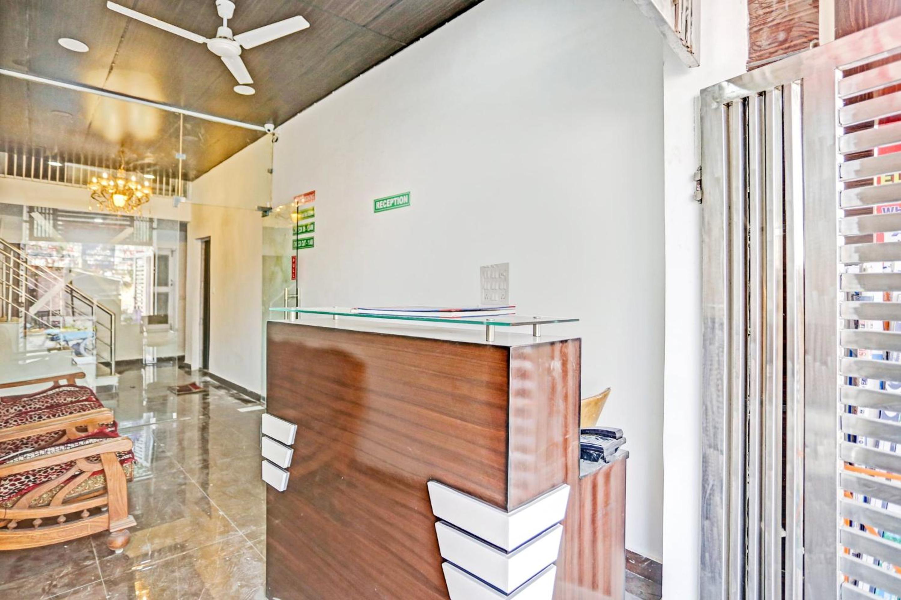 Lobby & Reception