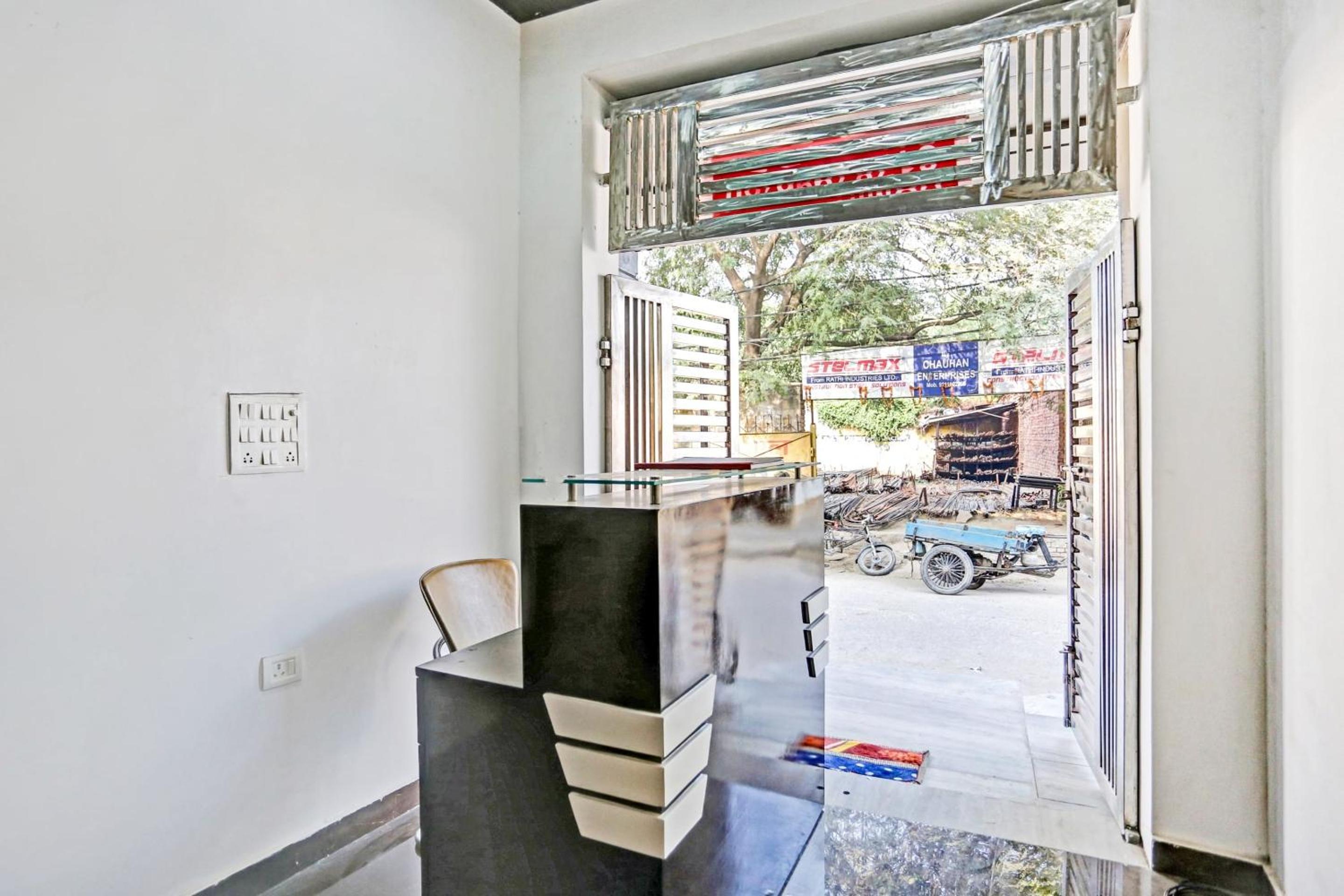 Lobby & Reception