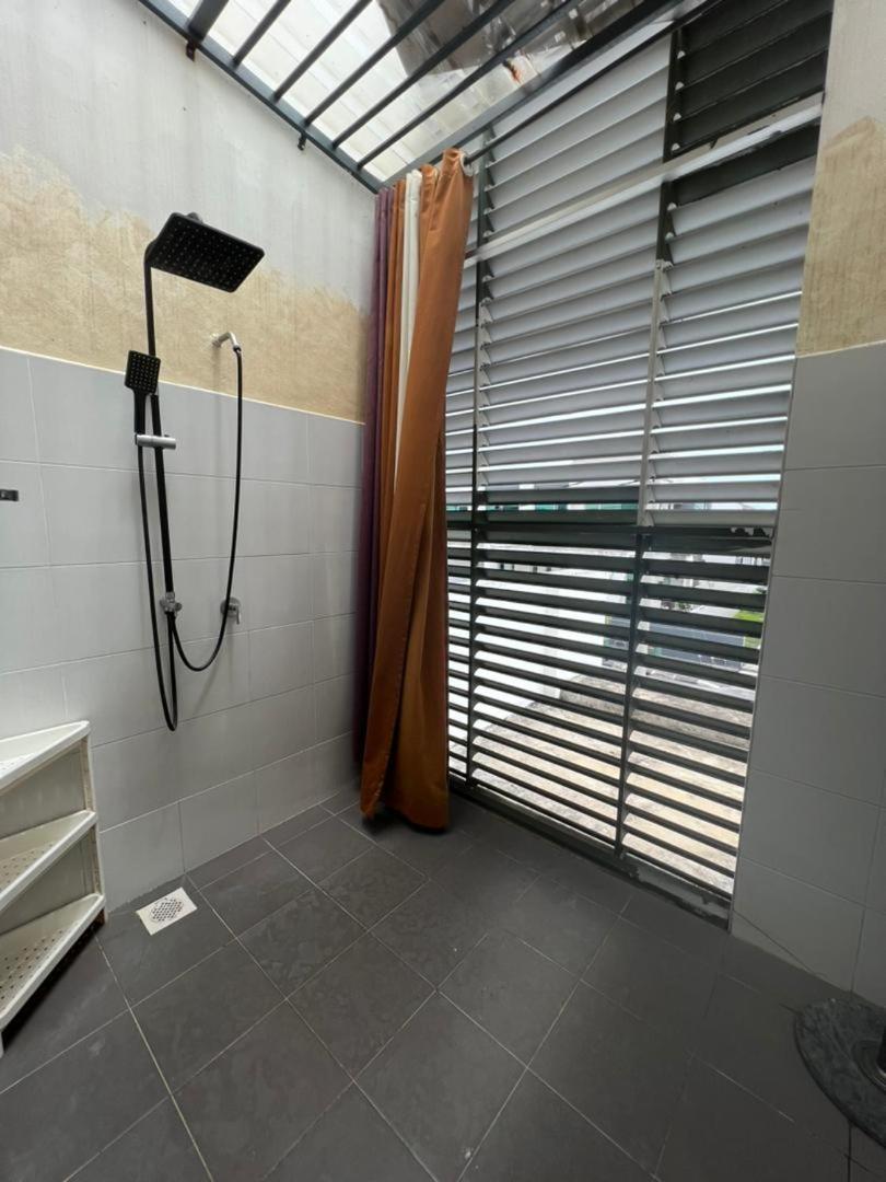 Sawah padi Banglo Corner Lot 4 Bilik dan Ruang Tamu Aircond dan Free wifi 500m dari Hospital Sultanah Bahiyah Alor Setar photo 3