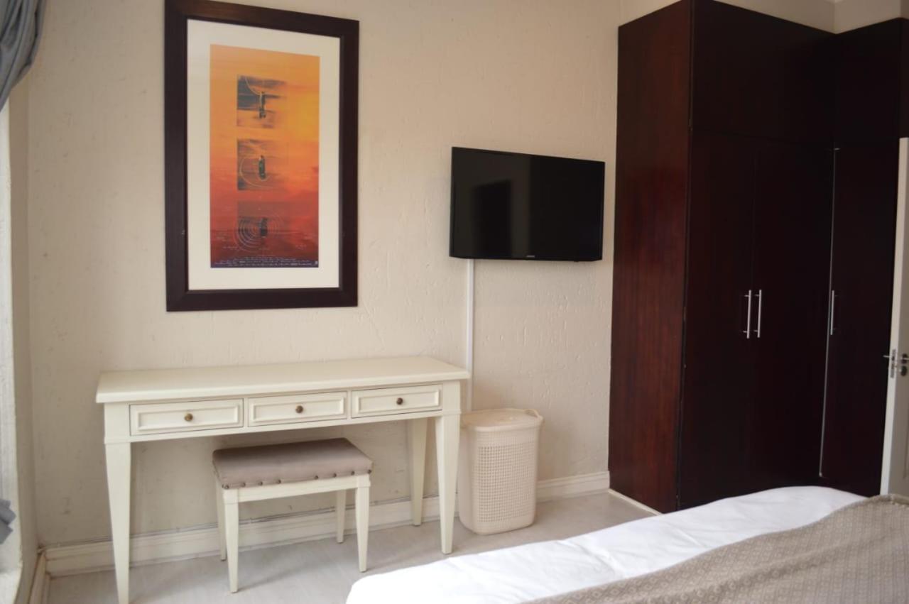 Two bedroom apartment in Sandton 2,5km from Sandton city