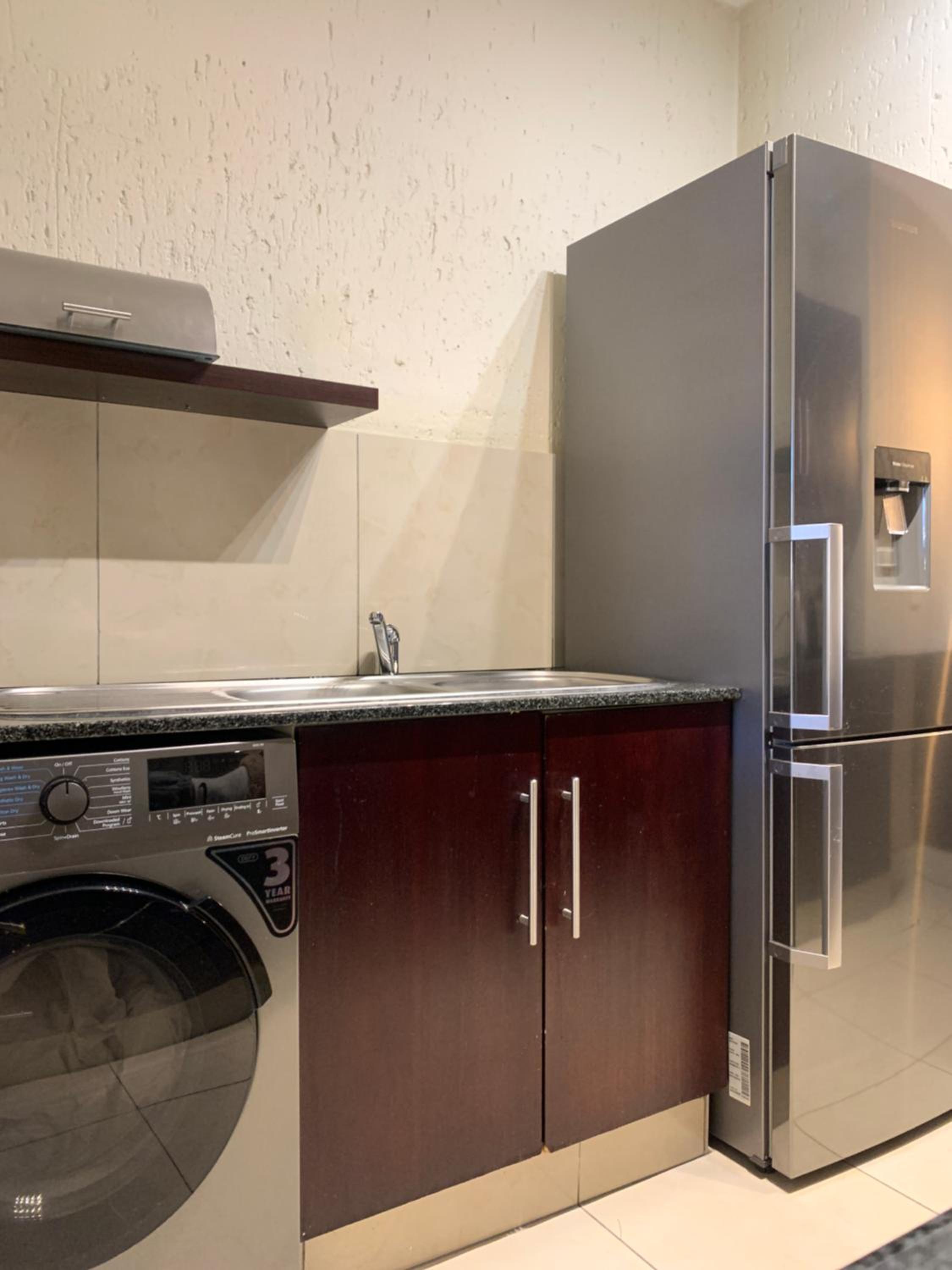 Two bedroom apartment in Sandton 2,5km from Sandton city