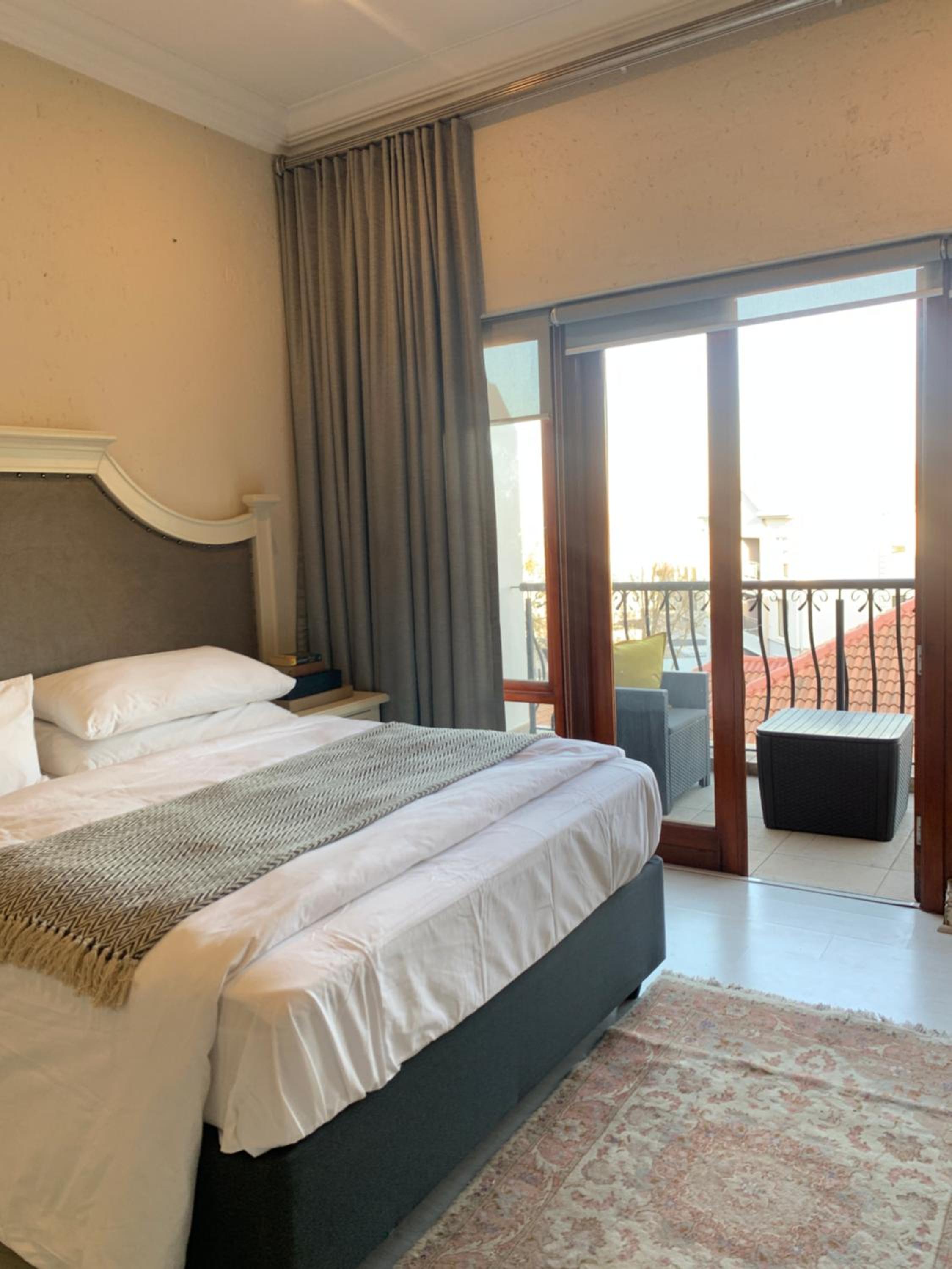 Two bedroom apartment in Sandton 2,5km from Sandton city