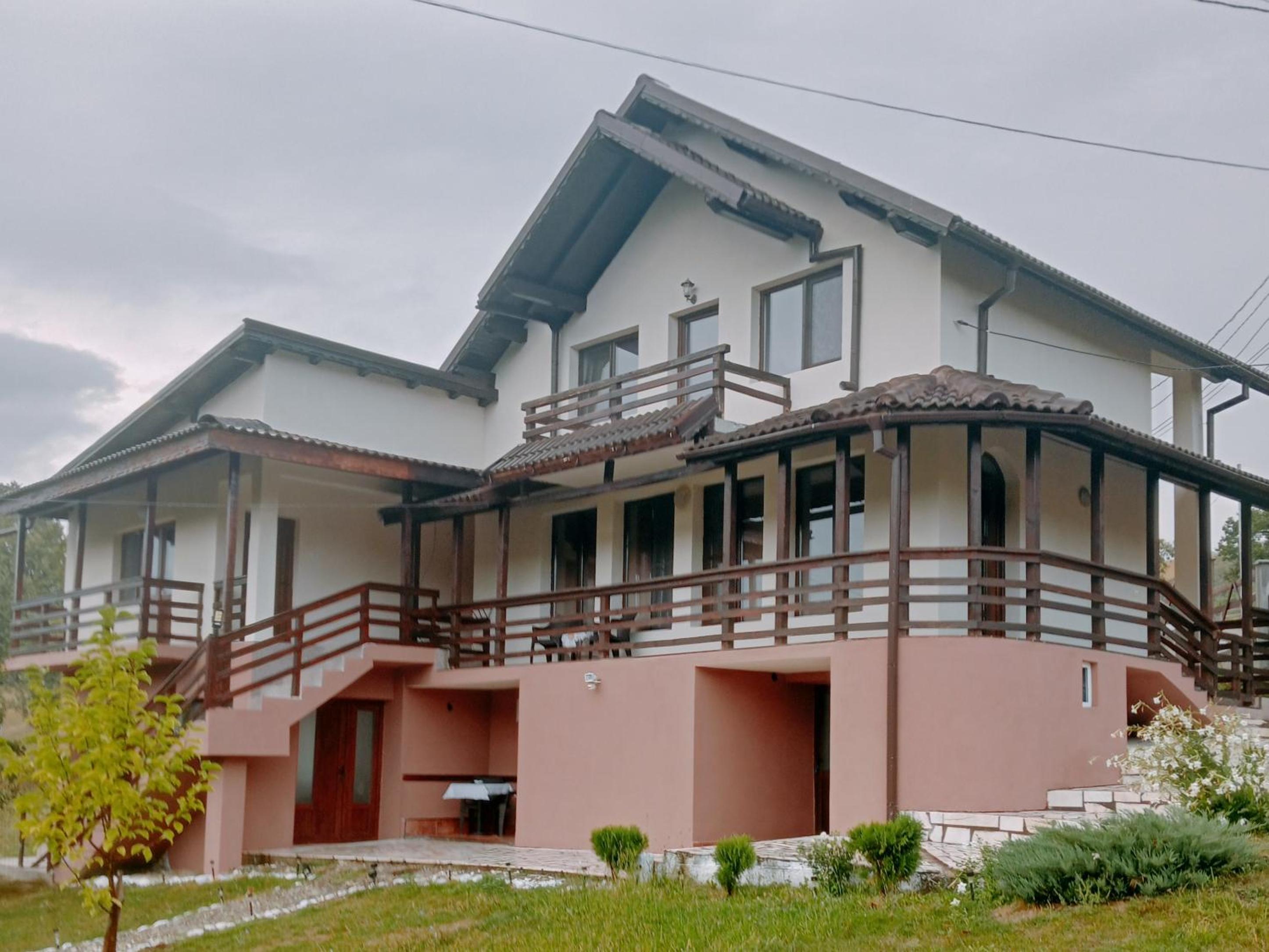 Casa din Deal Isverna Mehedinți view 3