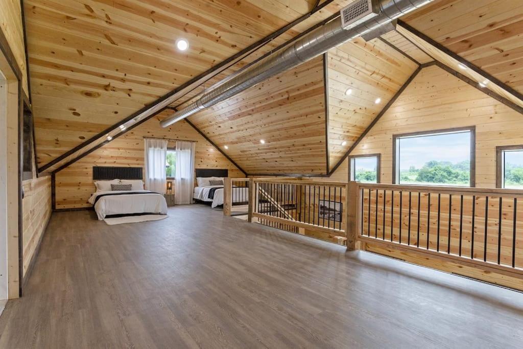 5 King Beds, Sleeps 21, Pool Table, Pets Welcome view 2