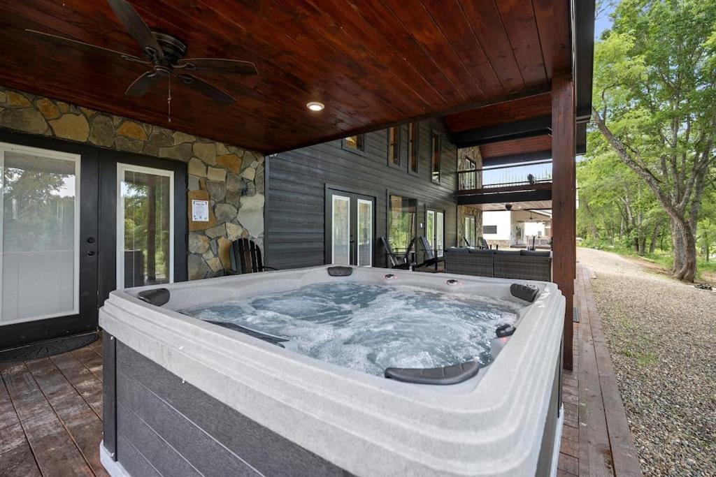 5 King Beds, Sleeps 21, Pool Table, Pets Welcome view 3