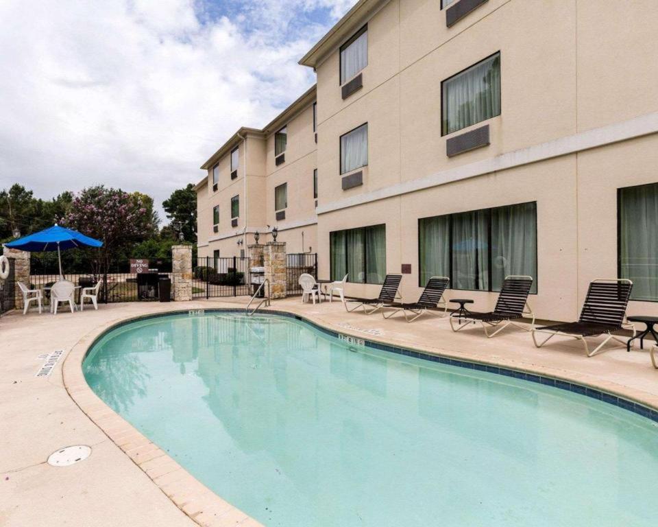 Quality Suites