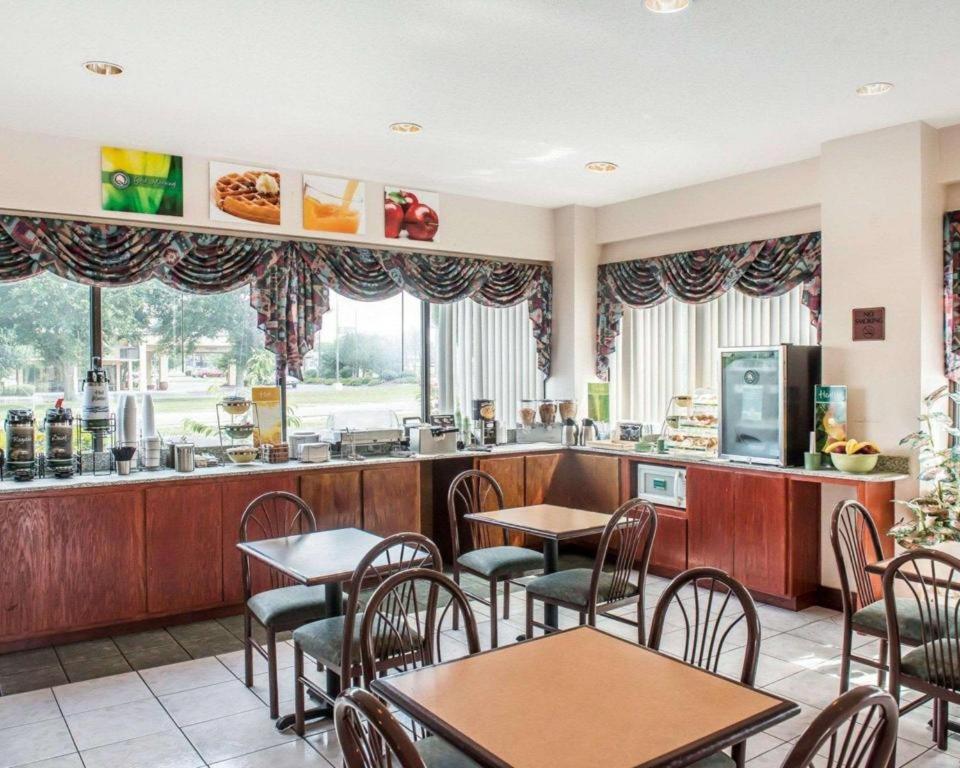 Quality Inn Marianna South view 5