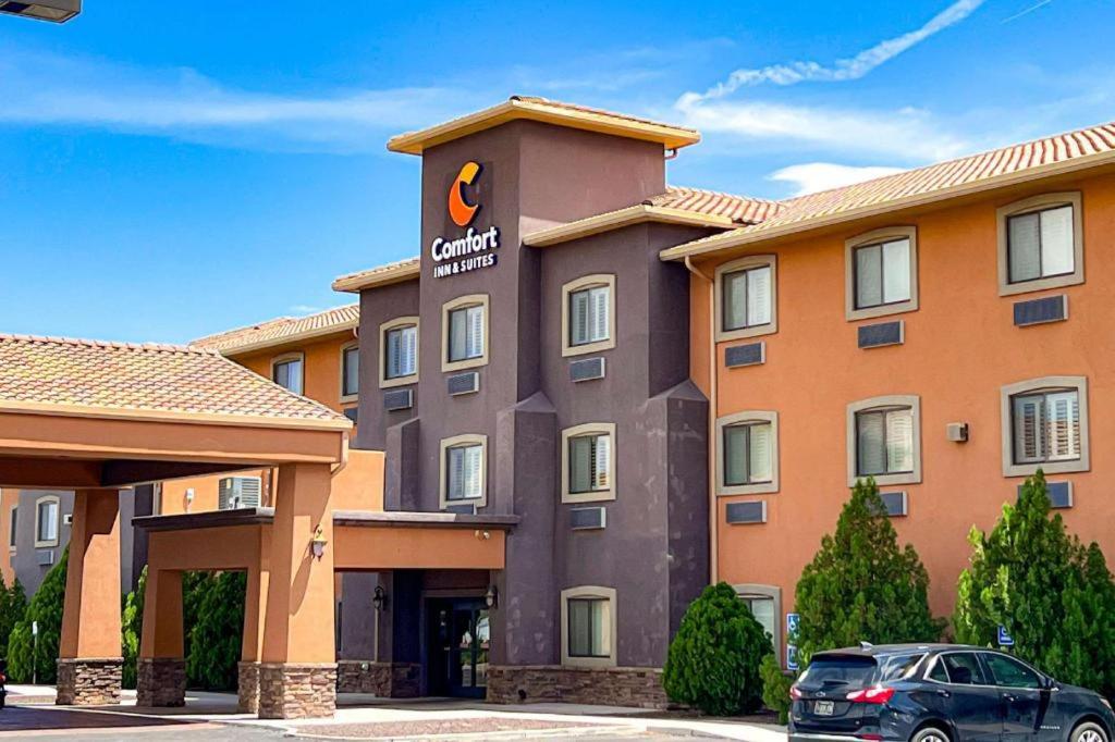 Comfort Inn and Suites Thatcher view 5