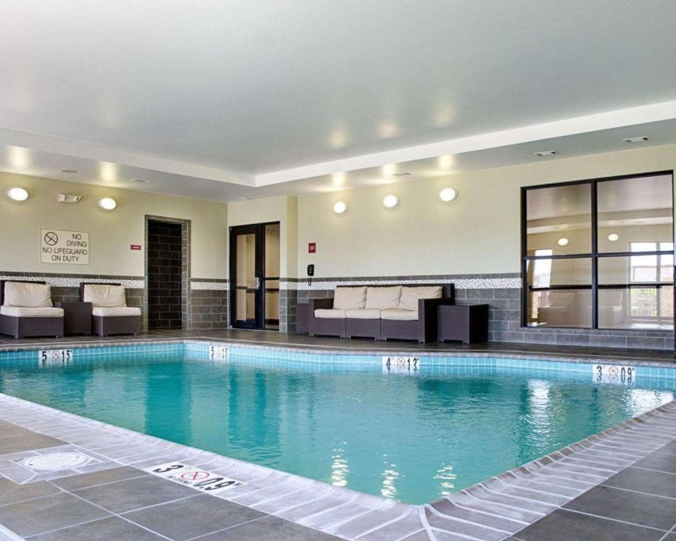 Comfort Suites