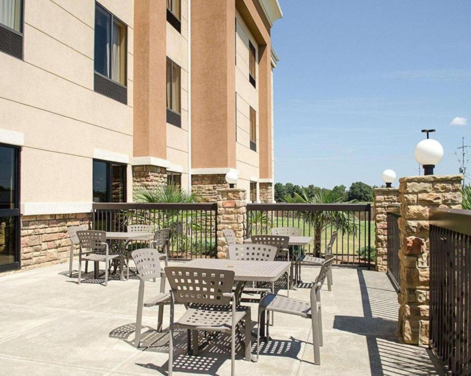 Comfort Suites
