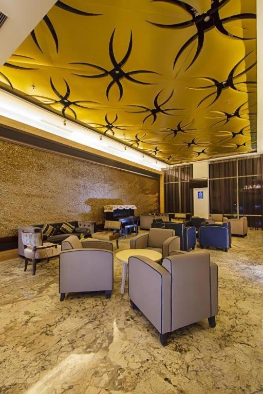Blue Sky Hotel Petamburan - Image 4