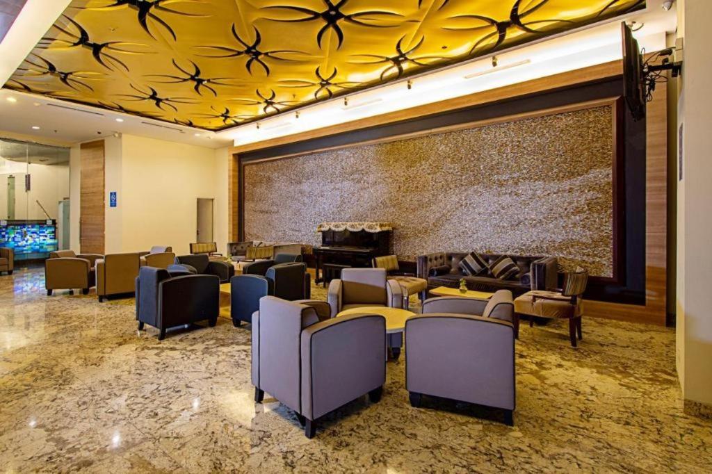 Blue Sky Hotel Petamburan - Image 5