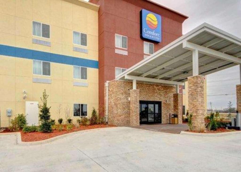 Hotel Comfort Inn & Suites Tulsa I-44 West - Rt 66 - Image 1