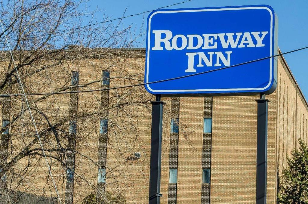 Hotel Rodeway Inn - Image 1
