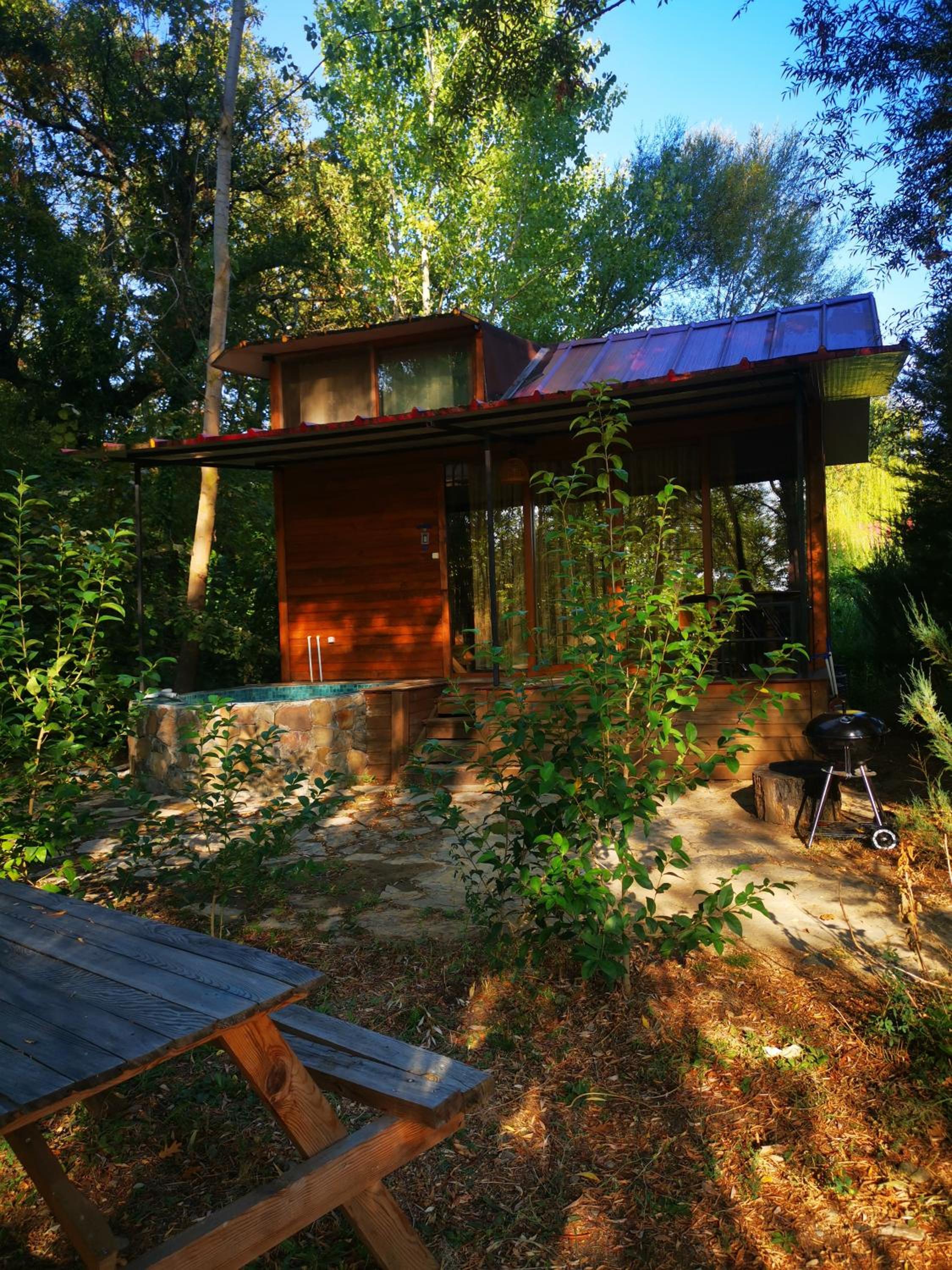 Saman Çiftliği en Hıdırlar — building