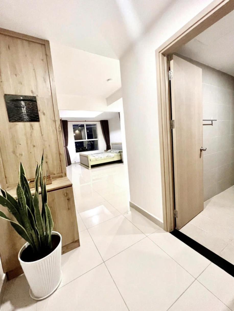 2 bedrooms ,2 WC Vip Sunrise City View D7 , Gym and Pool Free