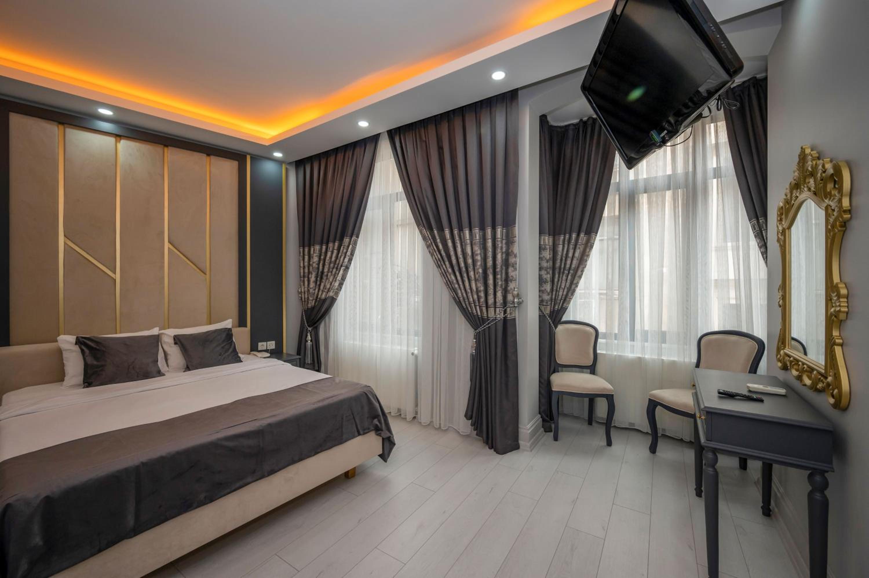 Hotel Next2 becomes Next2 Otel. - Image 64