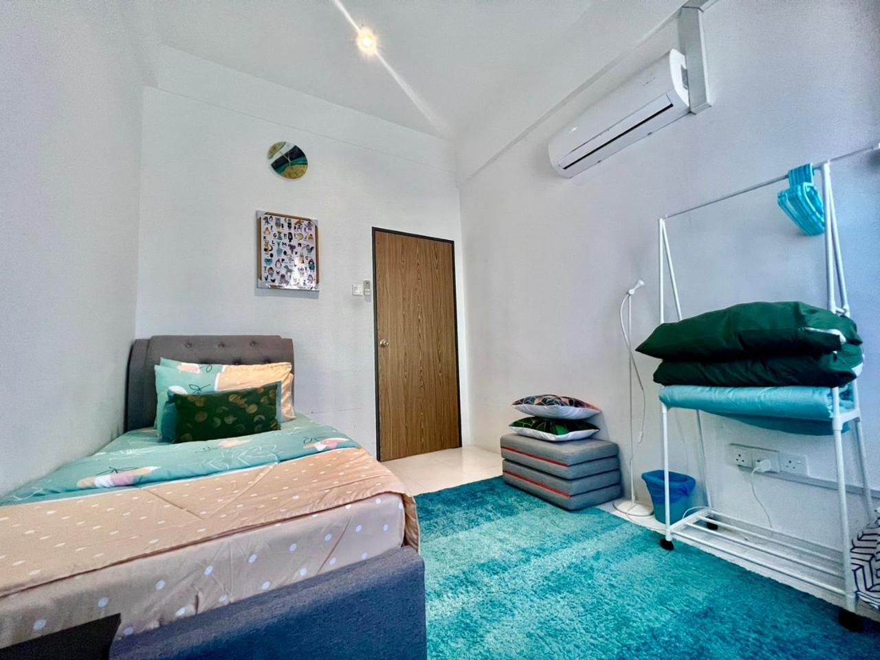 Homie 3 Rooms airconds with living hall aircond with pool and free wifi - 500meter from Hospital Sultanah Bahiyah Alor Setar Kedah photo 5