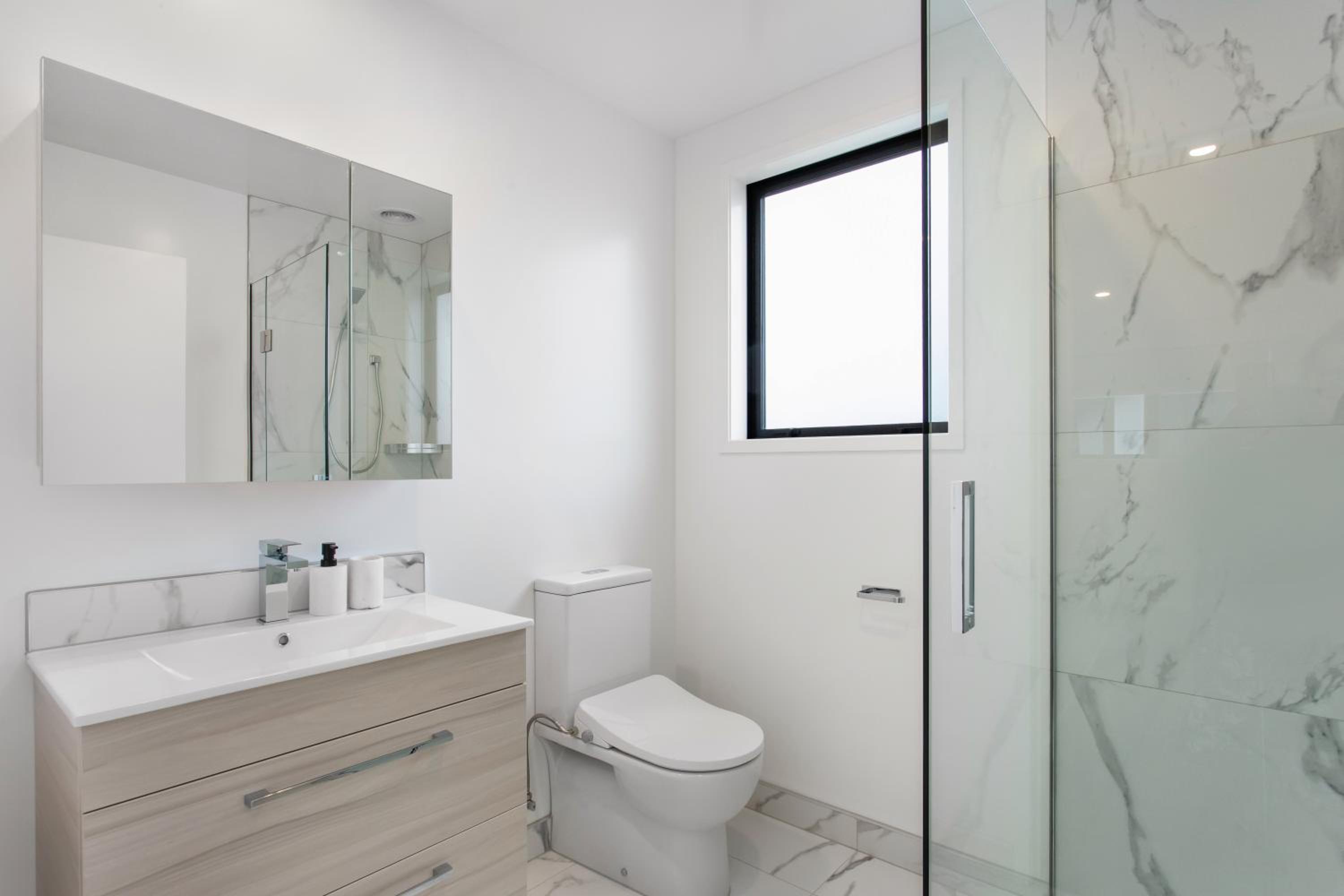 Prime Location Cosy Warm Free Off Street Park