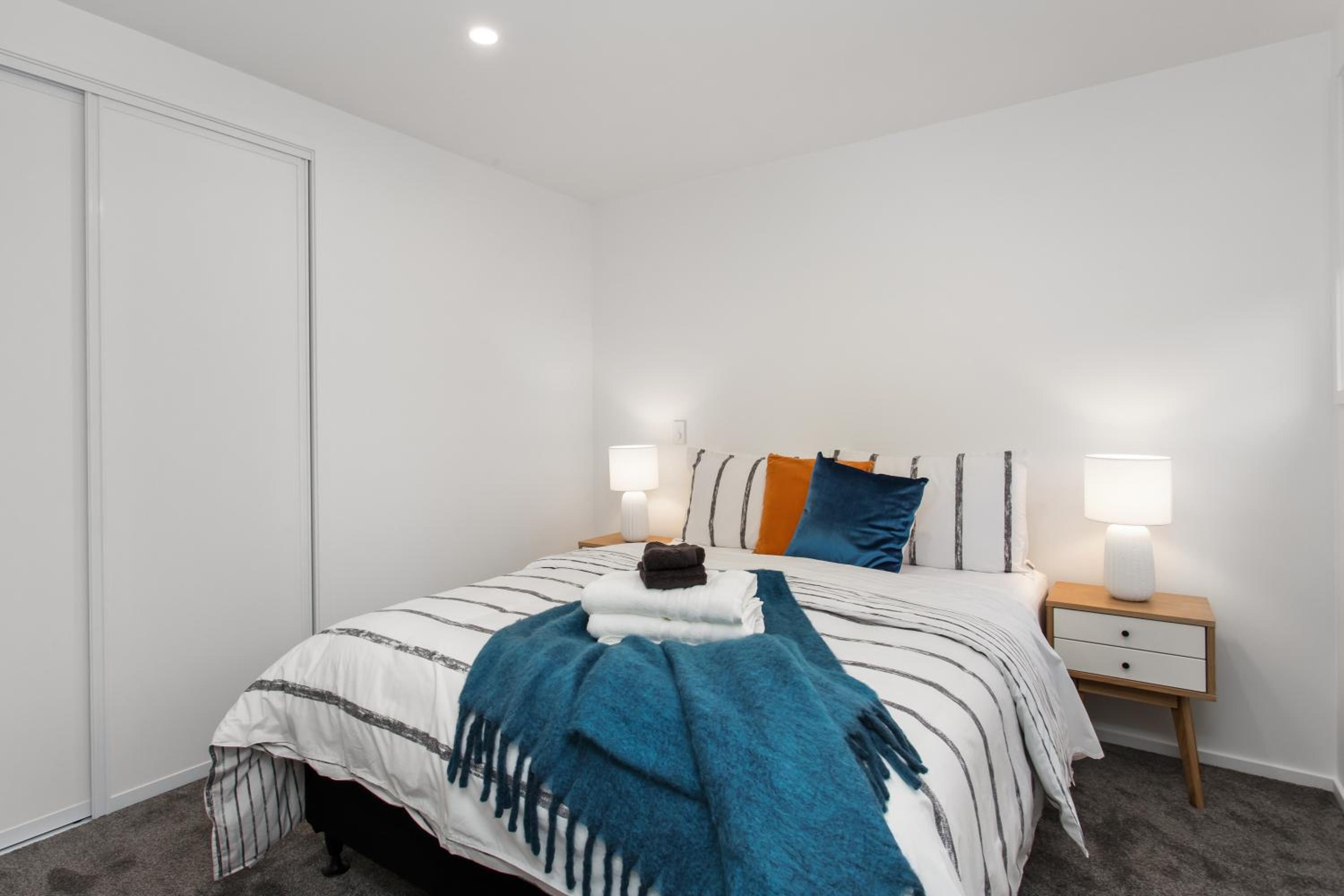 Prime Location Cosy Warm Free Off Street Park