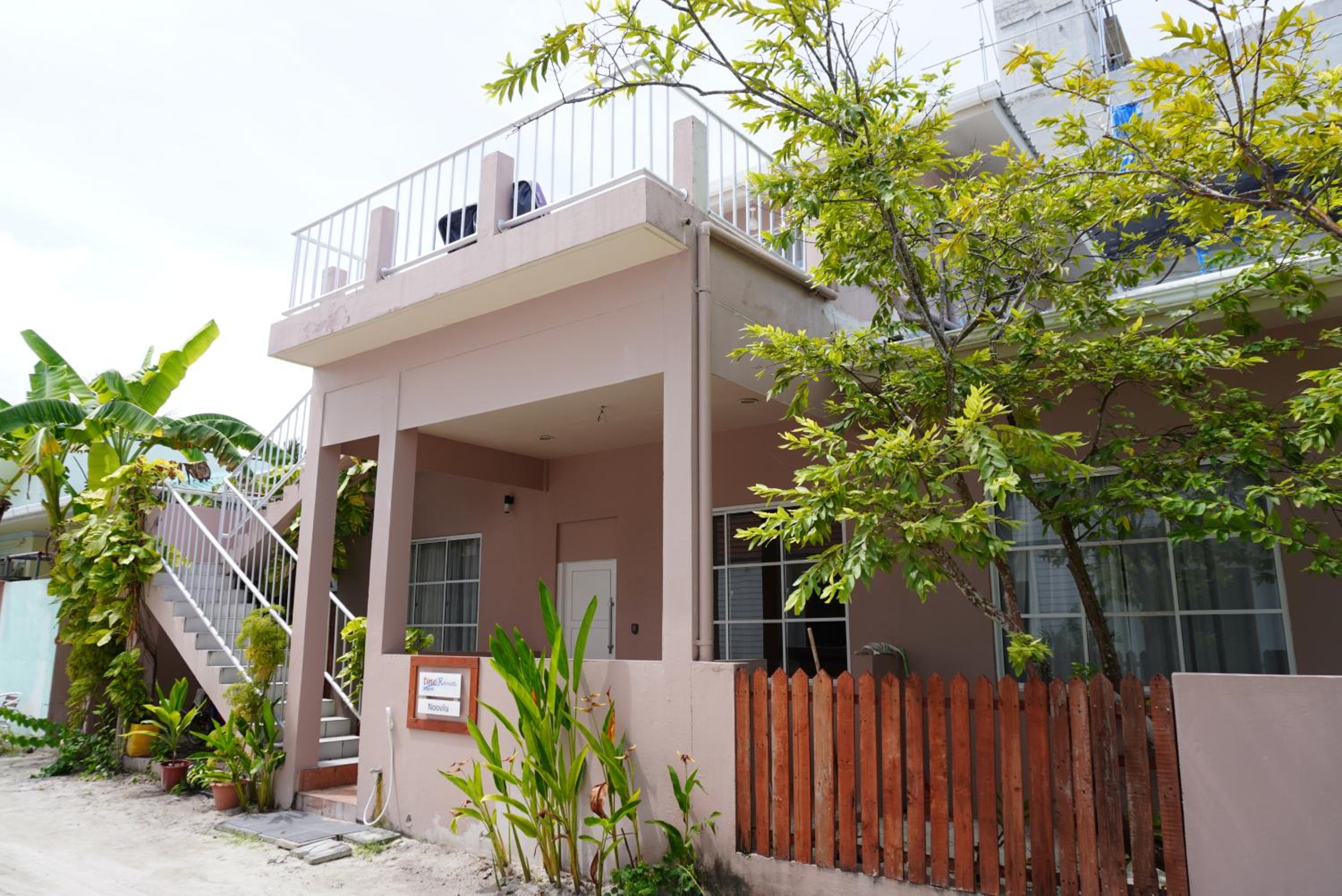 TME Retreats Dhigurah